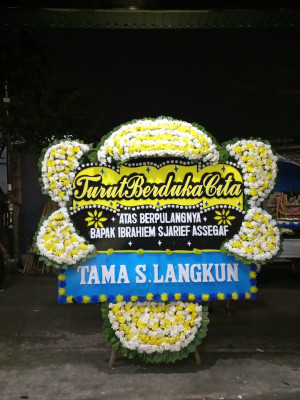Papan Bunga Duka di Cinanjung